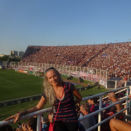 - Socia, Socia Refundadora e Hincha de @SanLorenzo desde la cuna 💙❤ - Incondicional de @LScola4 y de @AngelCorrea32 😍 - No miro series ☀️🌊