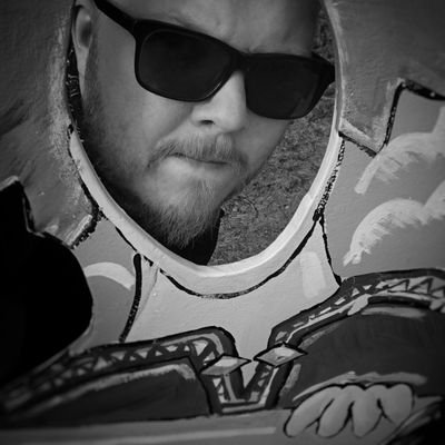 guaq's profile picture. Kulttuuriset viittaukseni ovat kuluneita, eivätkä useimmiten edes omiani.

Programmer by trade. hän/he/they