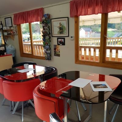 BROADSTONE PARK CAMPSITE CAFÈ 
Fully licenced. Open from 8.30am