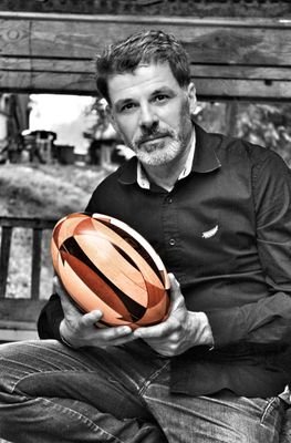 Maître Ébéniste. Créateur fabriquant des ballons de rugby en bois et trophées sportifs multisports .
Jury de l émission Qui prendra la suite France 3 .