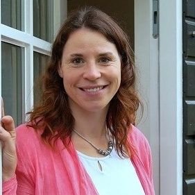 Moeder van 4 kids
Orthopedagoog
Educadora praktijk: AD(H) D begeleiding
Educadora Webshop: Chewigem en Senseez
Co-Auteur: 'Thijs leert zijn hoofd leegmaken