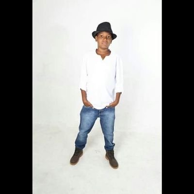 MAtheus__camara's profile picture. Há quem invente desculpas para desistir. Eu invento desculpas para continuar