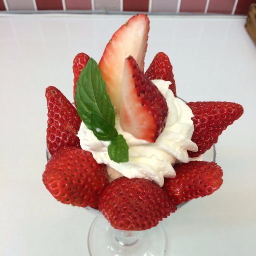 中野のbarのお昼から隠れ家的にパフェ出してます。ワンランク上の果物を使ったパフェをお手頃価格で !! Open〜17時で営業しております。お気軽にお越しくださいませ。