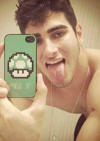 xXLucasOliverXx's profile picture. "Se tropeçar, do chão não vai passar, quem sete vezes cai, levanta oito."