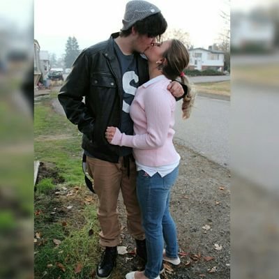 bpauli_h19's profile picture. Anything but country... Sorry Armstrong