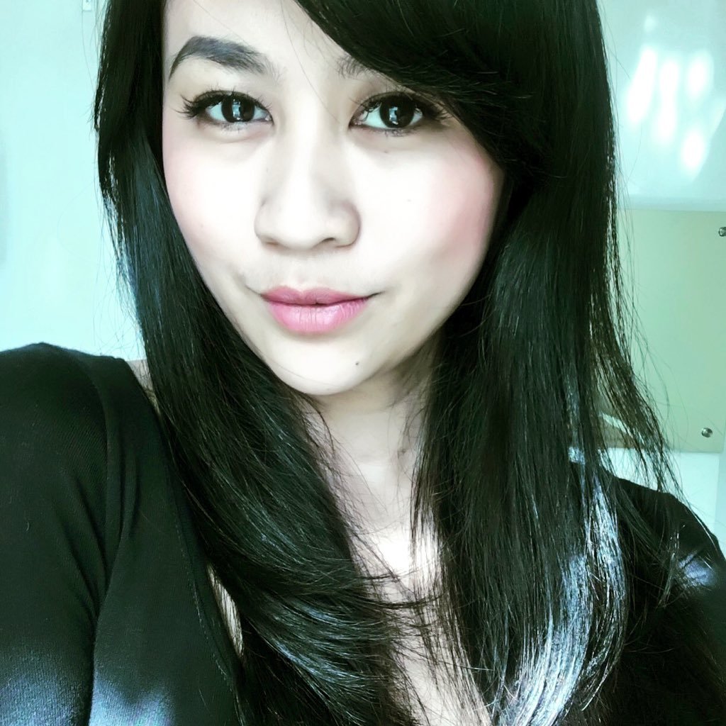 ireyna_'s profile picture. A clinical psycho-logist, an anonymous support system, a sweet contradiction