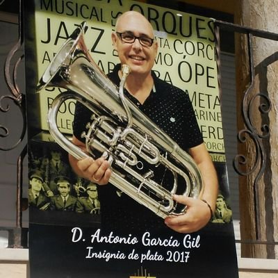 Amo la #MÚSICA.Afortunado con los amigos que tengo. SOÑADOR UMTPero.
Profesor de #músicaESO Director de la @UMTP1
#innovacion #liderazgo #bandas #educación