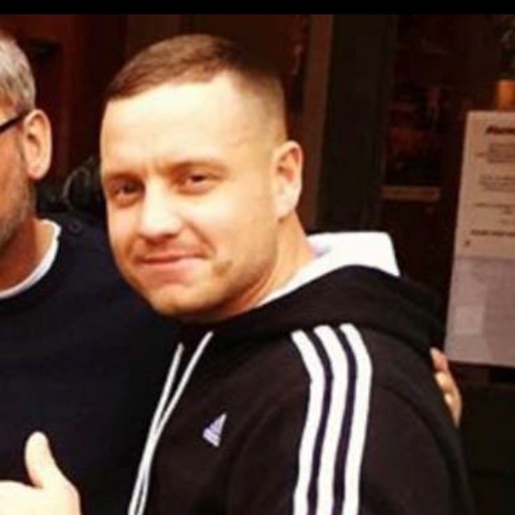 anthonylarge87's profile picture. 