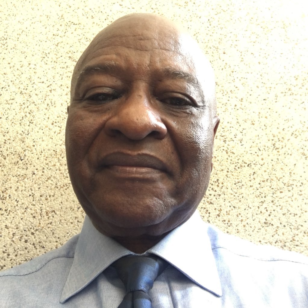 JTomas49237328's profile picture. Economista, trabaje para importante Empresa Colombiana.