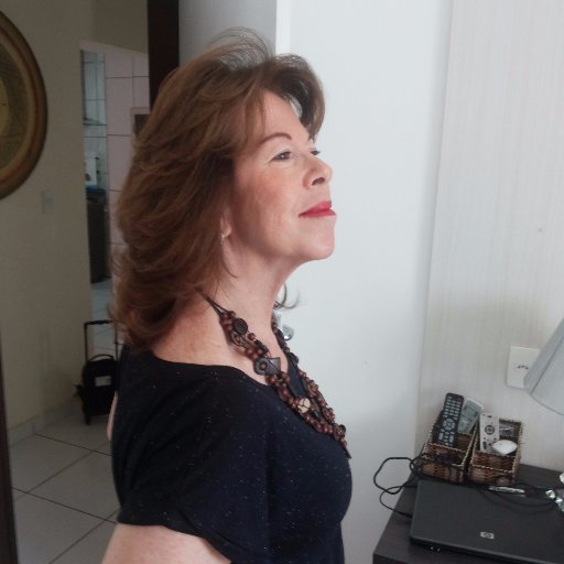 Sou advogada, ambientalista, escritora, poetisa, cronista e compositora.