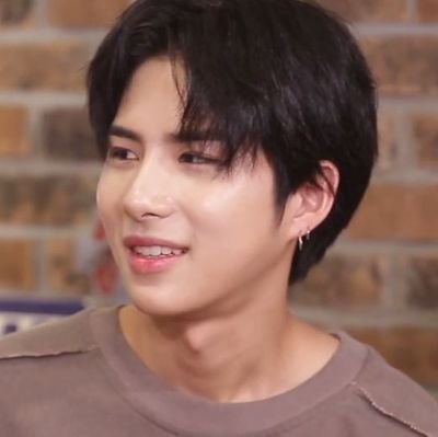 xitsuhs's profile picture. bee. twenty-two. scotland. ma jaekyung's no1 fan.