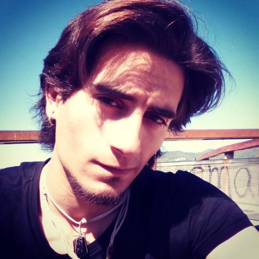 Locura desatada/Moldes abiertos/Códigos encriptados en mi cabeza con la sinfonía de una vida maltratada por cuervos con alas de ángel....el sendero esta cerrado