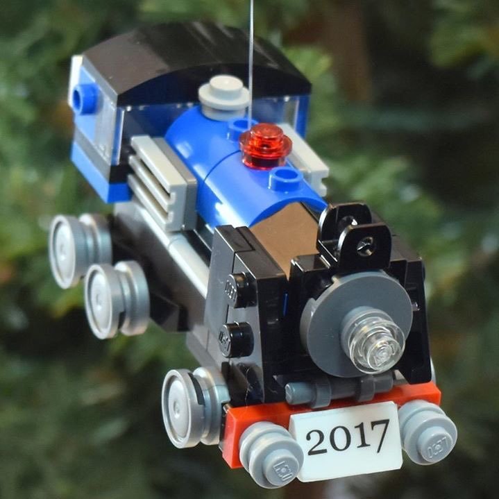 Since 2008 we have been creating LEGO ornaments to sell them in order to raise money for charities supporting homeless children.