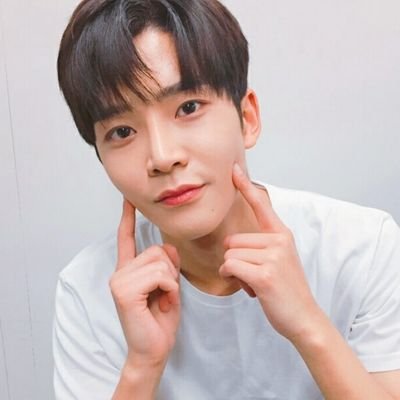 posting loops of sf9's vocalist and visual, #로운 #김석우 #ROWOON 🐭 (ft. members in likes)