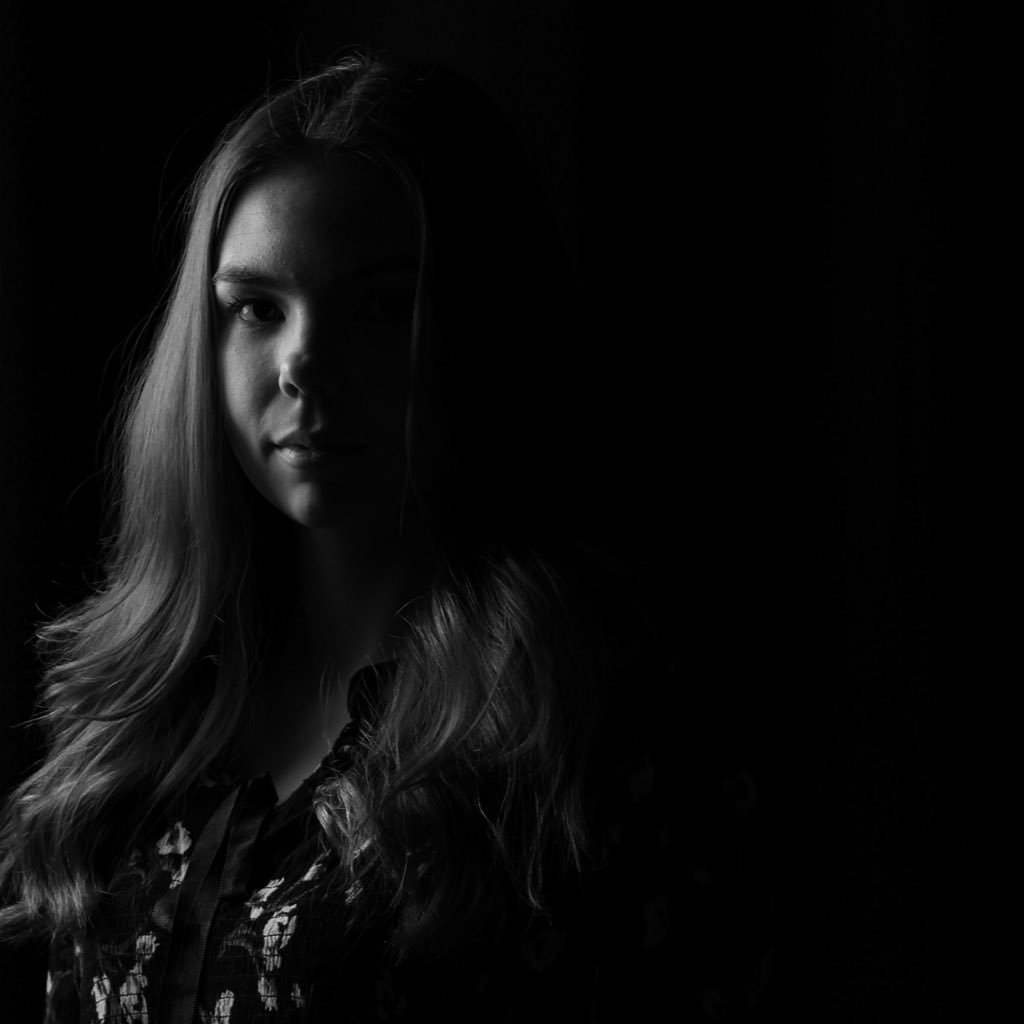 elinnsandin's profile picture. gillar att åka slalom och fyller år samma dag som Shawn Mendes