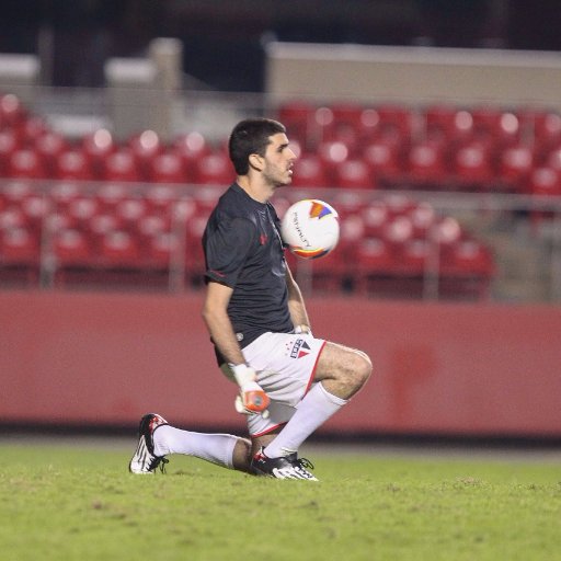 Tudo pelo e para o São Paulo, nada do São Paulo. Dentre os Grandes, És o Primeiro.