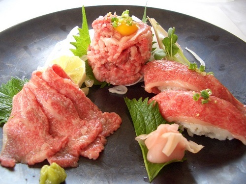 伊万里牛炭火焼肉「匠（たくみ）」では、最高級伊万里牛のA5ランクを使用しながら良心的な価格でご提供します。伊万里牛は炭火で焼くのが一番！伊万里牛の旨みと甘味を思う存分ご堪能下さい。