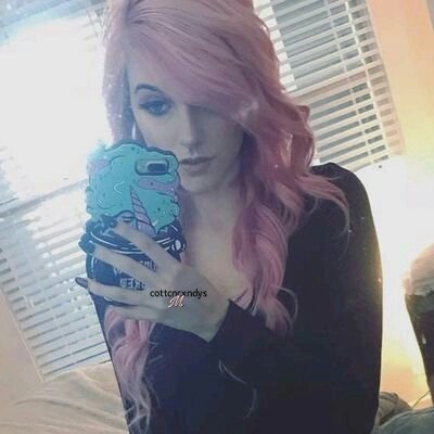 Just a Small Bean, with a broken heart. and Full of hope.
@emovibcs, You mean so much to me, thank you for saving me ღ.