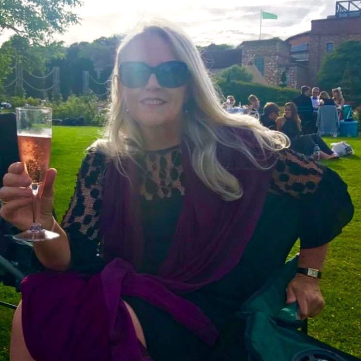 fionly's profile picture. 