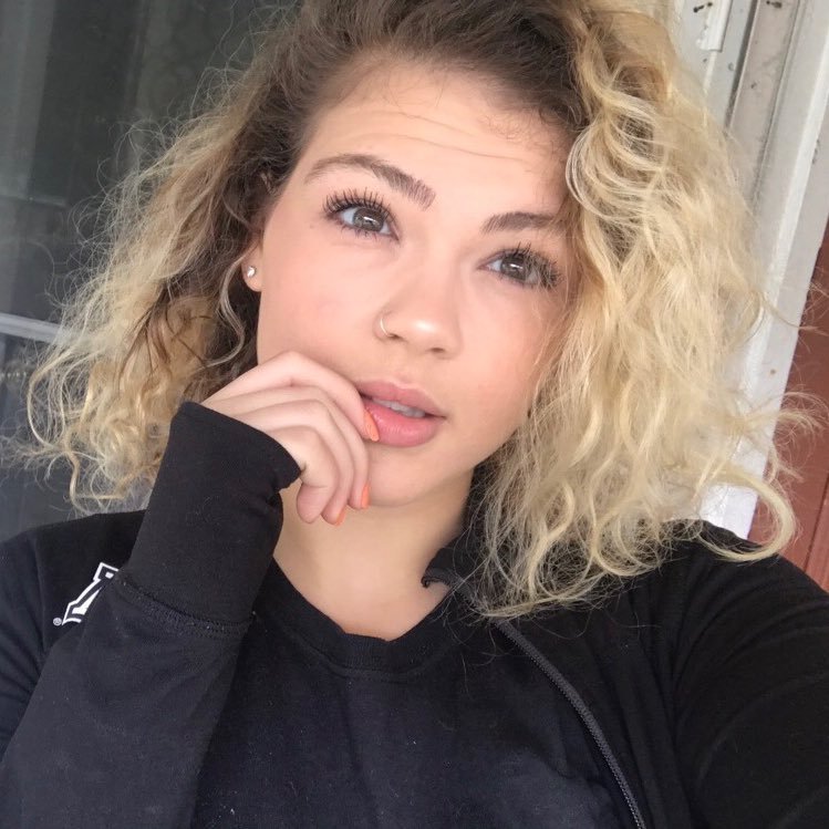 Vanessas728's profile picture. snapchat: ness728