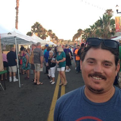 monizdrew's profile picture. Twitter is frustrating, fun and I love it! Go pads