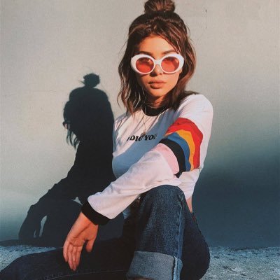 gabrpgdmb's profile picture. she was yelling at roses.