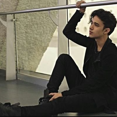 La musica influye tanto en mi vida y CNCO su musica ellos *Todo* son fabulosos😍