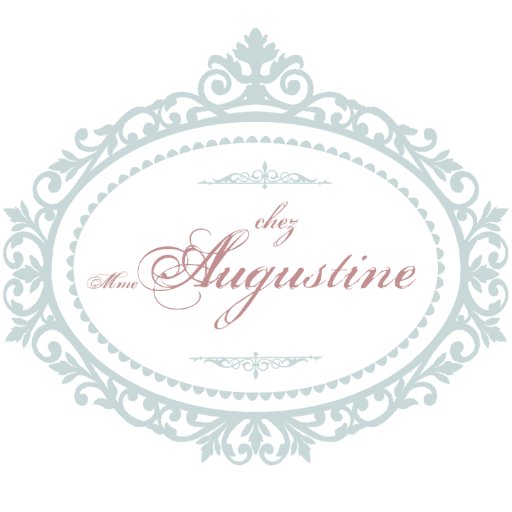 Madame Augustine est une marque qui vous invite à revisiter le passé vestimentaire. N'hésitez pas à faire un tour dans mes collections !