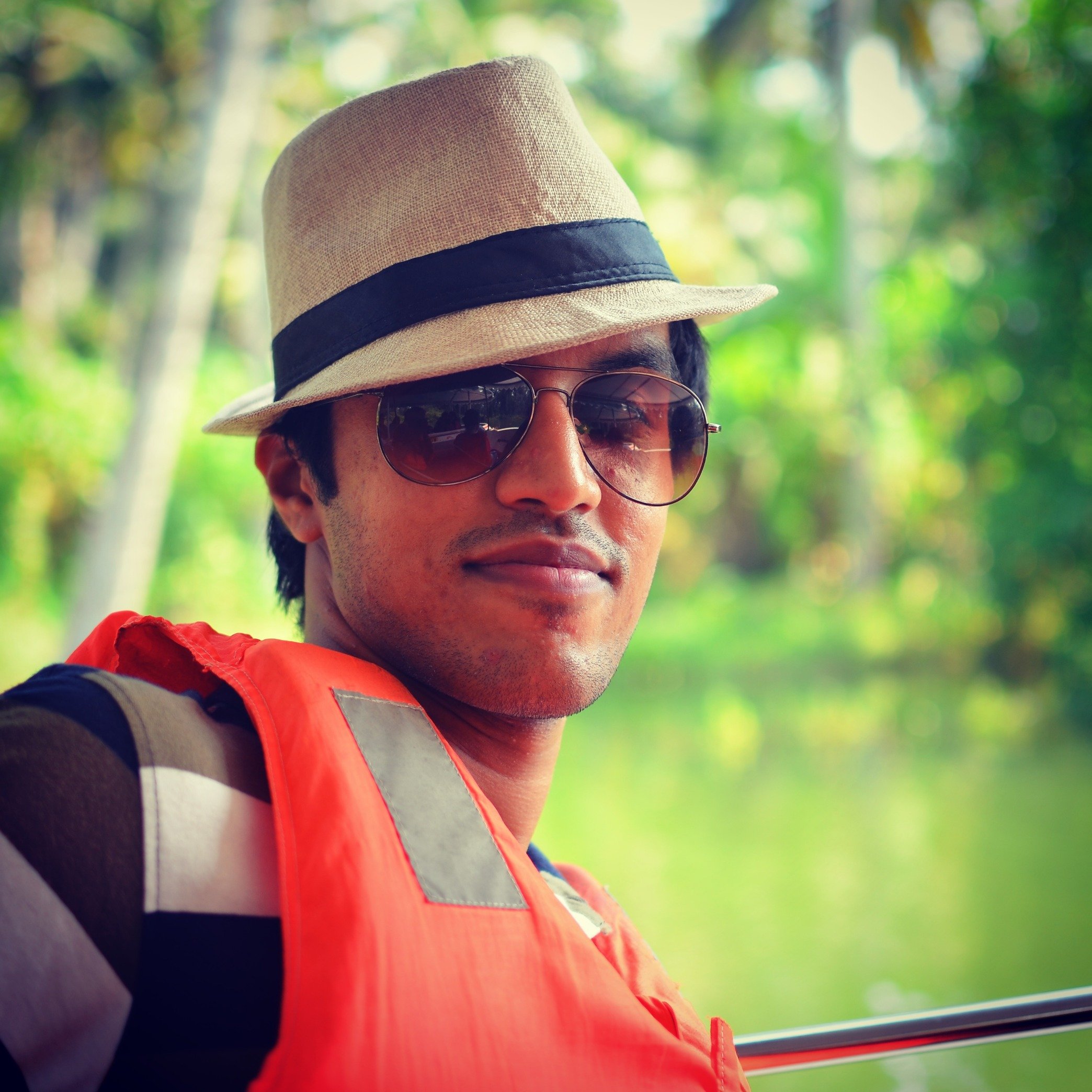 iamklalwani's profile picture. be simple!