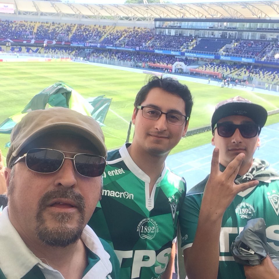 acofremora's profile picture. Porteño, Ing. Mecanico y socio abonado del Decano, tradición que heredé de mi padre quien fue socio por más de 50 años.