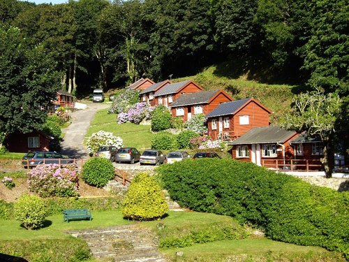 Little Orchard Village is a self catering chalet site in St Agnes on the cornish north coast.Pets welcome.