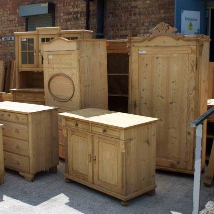 Supplying restored antique pine furniture & vintage/industrial items. Open 6 days plus Sunday by prior appointment. Click👇 to view. 01244 300160.