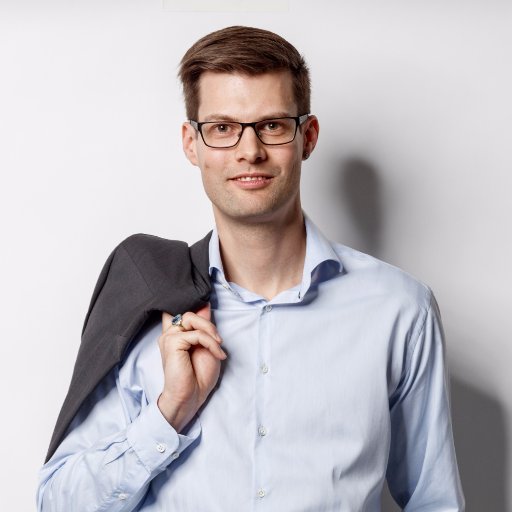 Co-Founder des Firmengründungsportals @Fasoonch, Geschäftsführer @Swiss21_org, Leidenschaft für #Startups, Verwaltungsrat, Ökonom und Jurist @HSG_Alumni
