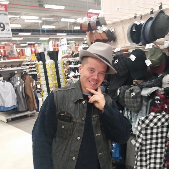 skaroly181's profile picture. 