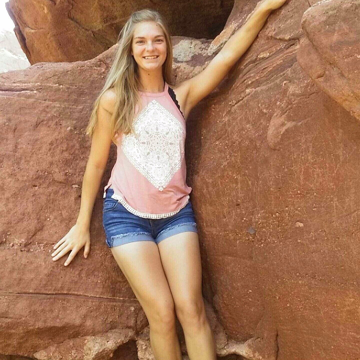 AleesaWolf's profile picture. Stephens College Grad '17