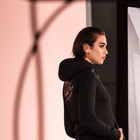 dailyduapics's profile picture. posting pictures, videos, gifs and more of the beautiful Dua Lipa - turn on notifications!🍓