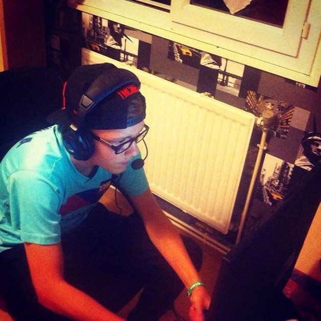 17 yo | French COD Decerto Player | PSN : ReaWall_LuKaaw | 7 ans d'EXP DECERTO | Player for @TeamReaWall | L'âge ne fait pas le talent