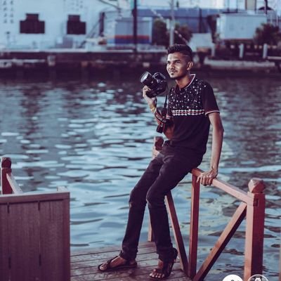 PHOTOGRAPHER | TRAVEL | SINGLE | FUN
“I don’t trust words. I trust pictures.”