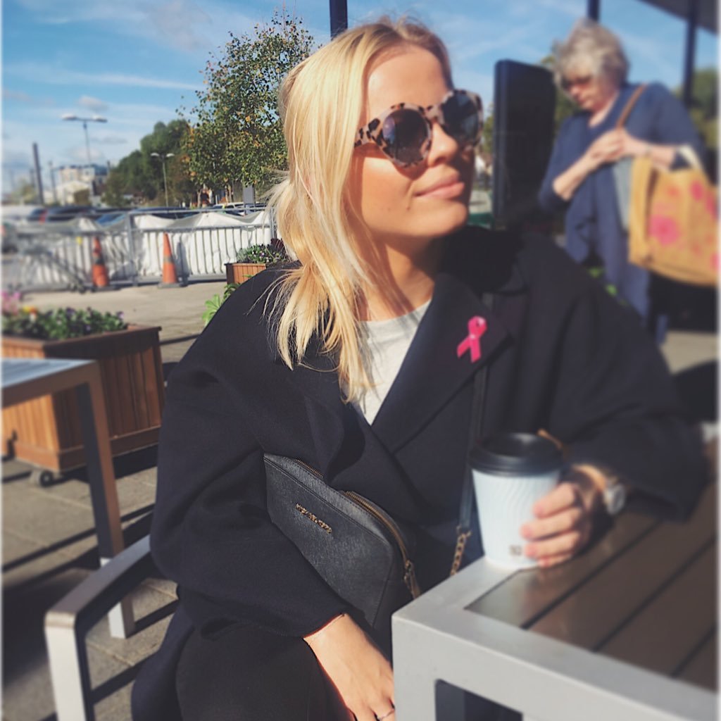 ev_bo's profile picture. coffee keeps me busy until it's acceptable to drink wine