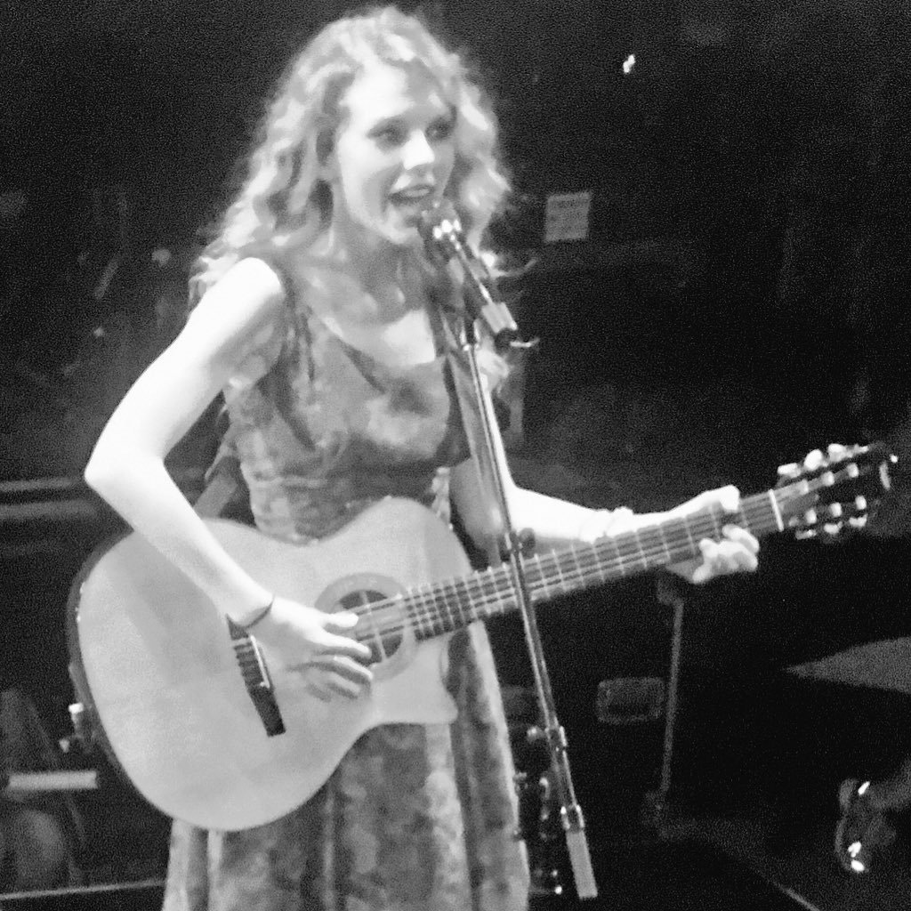 there once was a girl known by everyone and no one 🎶 #FearlessTour2010 #SpeakNowTour2012 💜supporting our girl since 2007