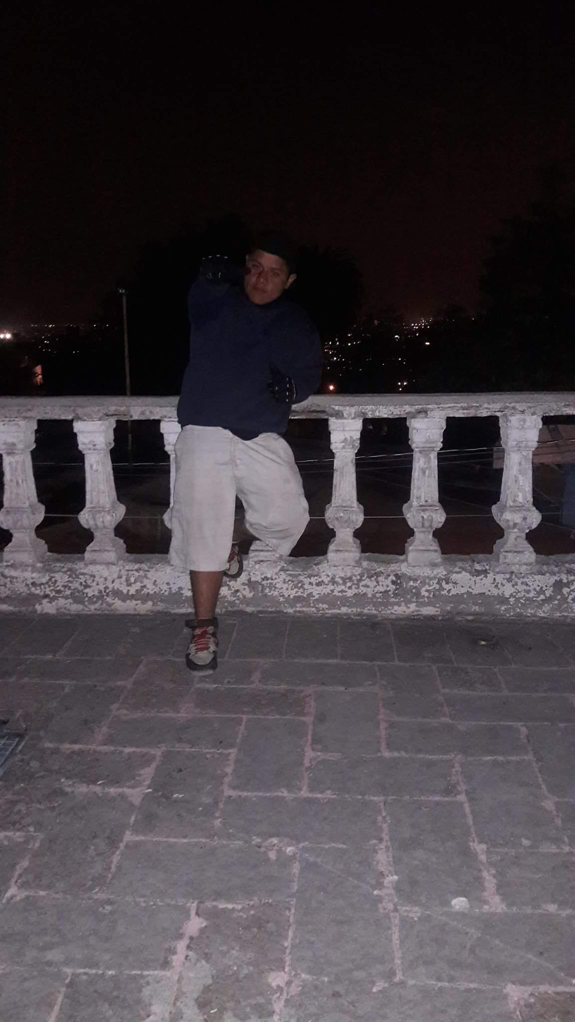 AtzelFonseca's profile picture. Las curvas mas hermosas son las de la sonrisa de una mujer