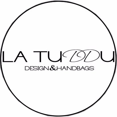 #Diseño de #bolsos y accesorios hechos #MadeInSpain. Fusionamos la belleza del #WAX africano y el #BATIK indonesio, con piel de alta calidad.