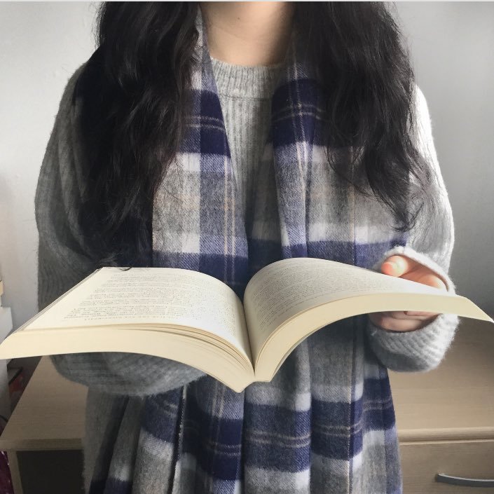 Reader, writer, book reviewer & Geography grad from Scotland! You can also find me over on Instagram ☕️ My first book THE CHANGELING'S JOURNEY is out now!