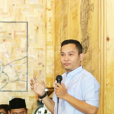 Hidup yg sering kau keluhkan, bisa jadi adalah hidup yg orang lain inginkan. Bersyukurlah! | Lawyer | ⚽️ Man City