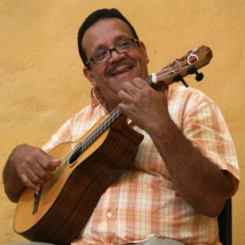 Musico, compositor e investigador de la música  venezolana. Fundador del grupo Un Solo Pueblo. Especialista en las bandolas venezolanas.
