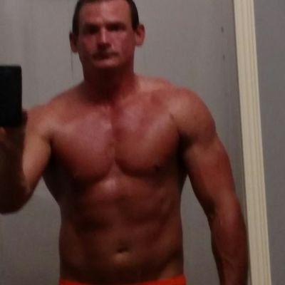TRUE TN VOLS FAN!Here through the good and bad! I live and breathe VOLS Football!TEAM 119 and future teams!championship on the way!!(Eventually it will happen)