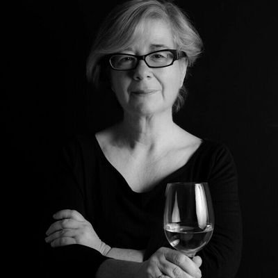Escritora de vinos. Autora de la guía Planeta Los 100 mejores vinos por menos de 10€. Organizadora de eventos de vino. Consultora enoturismo..