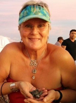 Renatemermaid's profile picture. I'm a marine activist, swimming seasonally extremely long open ocean routes for marine sanctuaries