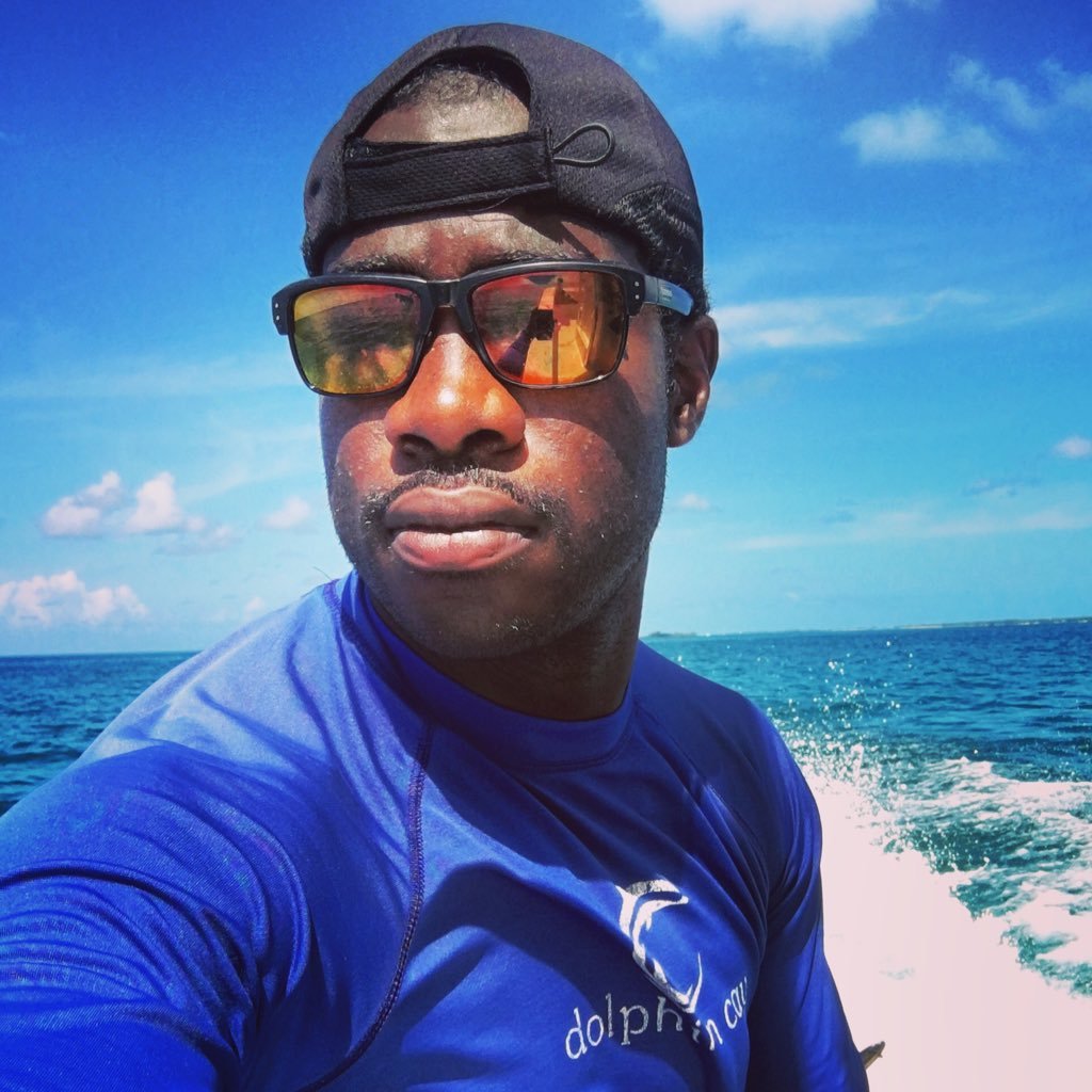 AshRoberts28's profile picture. Arm yourself because no one else here will save you.