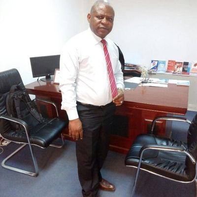 Formation en Relations internationales. DiplƓmƩ en criminologie et sciences commerciales.
Directeur National de l'international Success Training Center/RDC